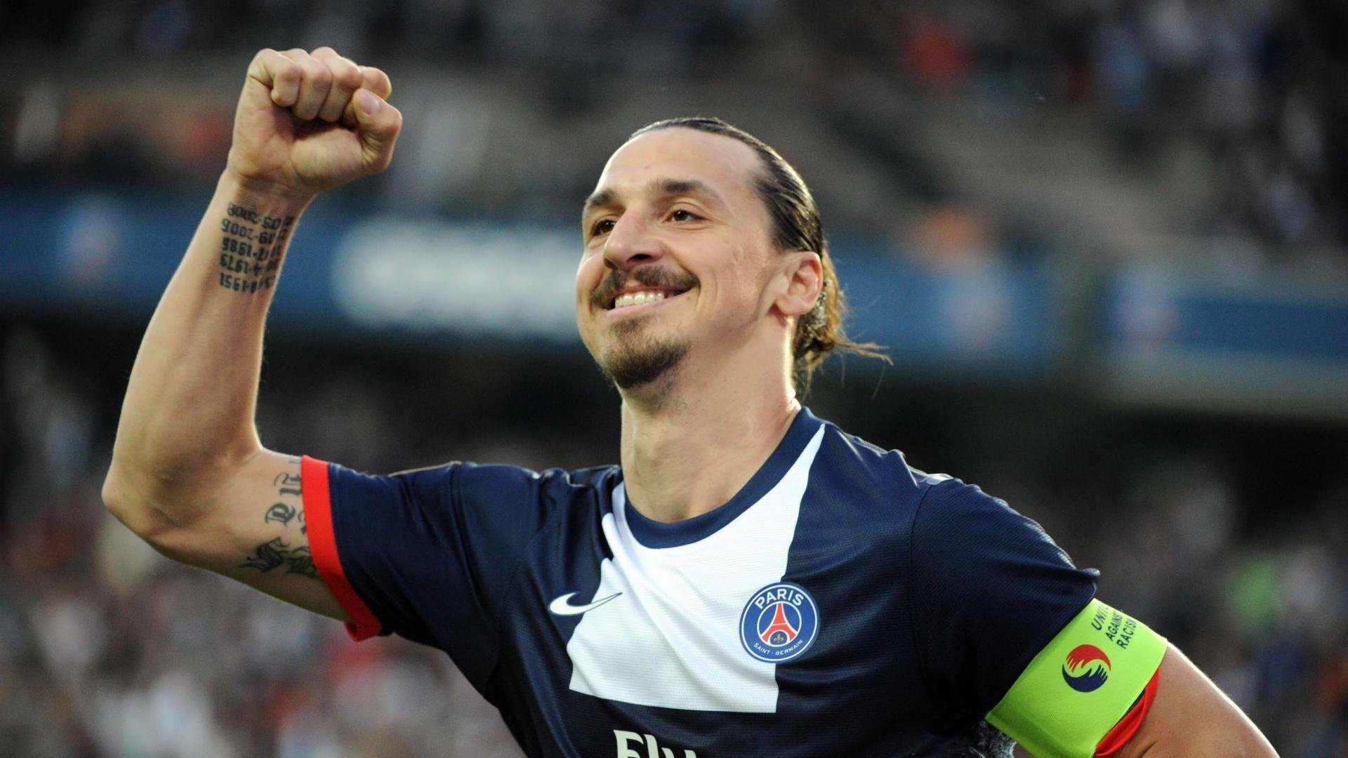 青少年足球主题公益广告遍布城市街头，营造良好的体育氛围，青少年足球宣传语