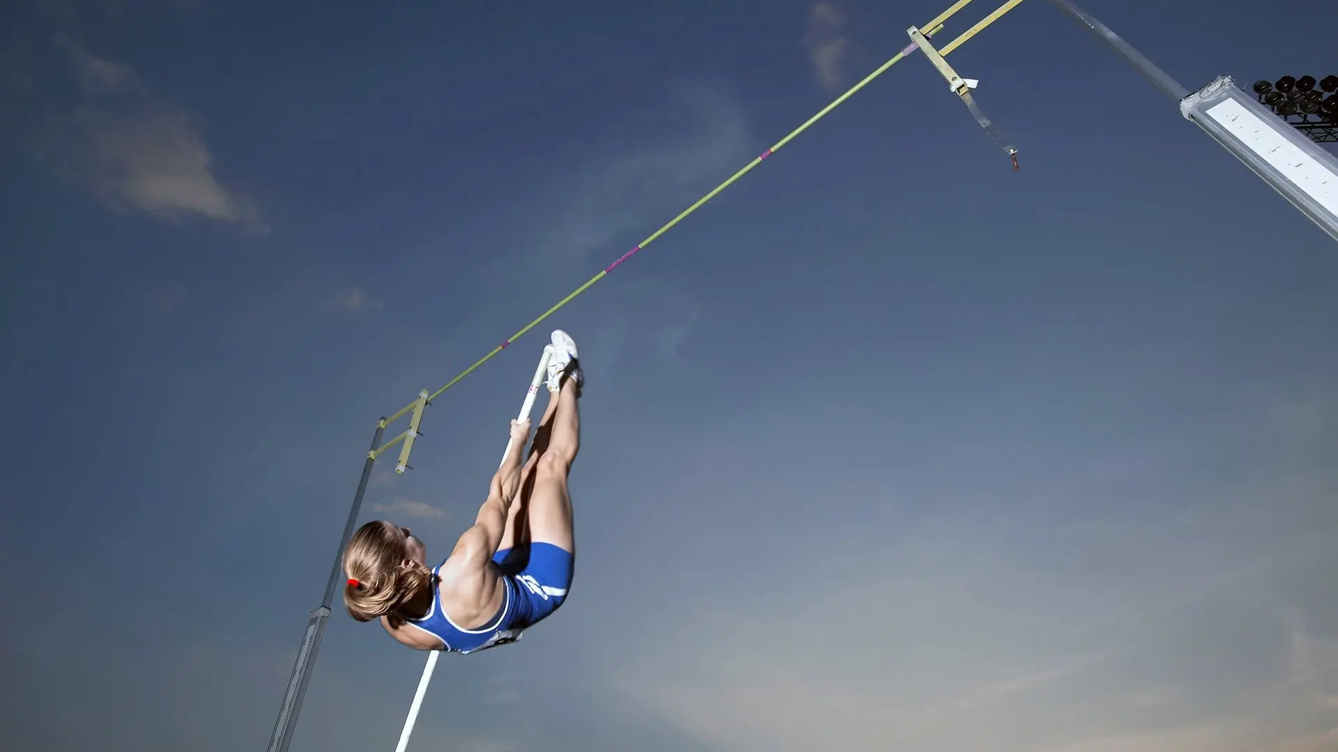 重点城市建设足球主题公园，推广全民运动，足球体育公园